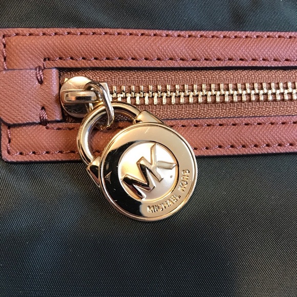 Michael Kors Kempton Green Nylon Crossbody - Picture 3 of 8